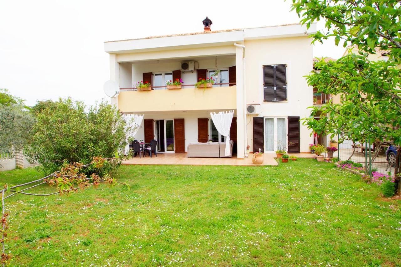 Apartment Suzi Valdebek Pula Exterior foto
